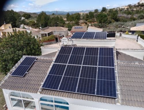 Instalación de panel solar en casa particular ubicada en Turis