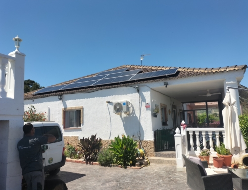Instalación placas solares en El Palmeral – Montroi