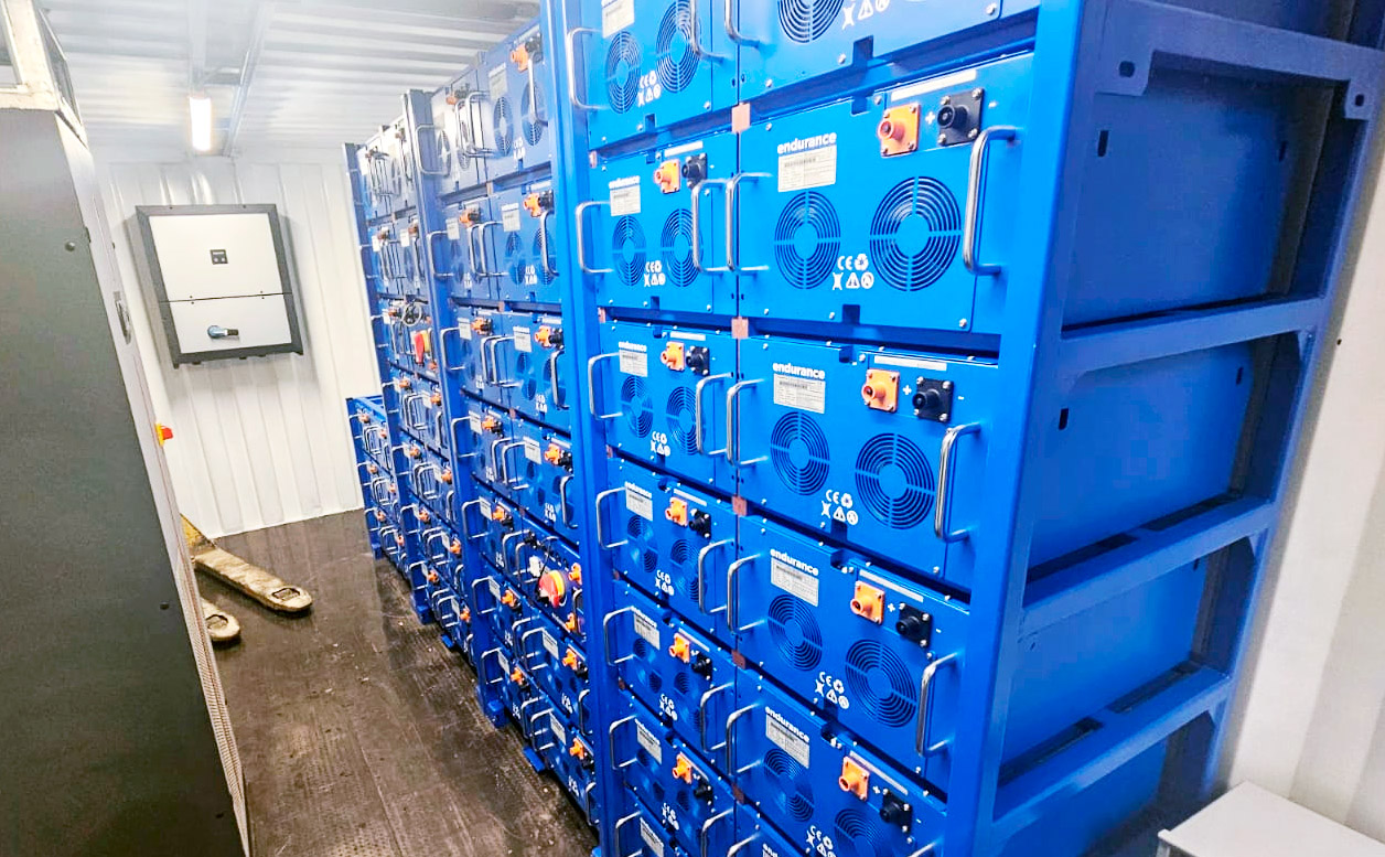 Hibridación Fotovoltaica Baterías Grupo Turelectric